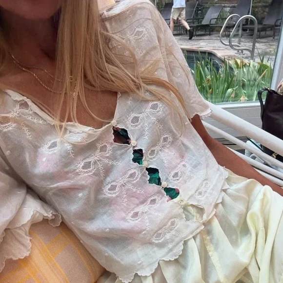 NWT Doen Kacy Embroidered Bow Ribbon Scalloped V Neck Cotton Blouse Top in Salt - Picture 4 of 9